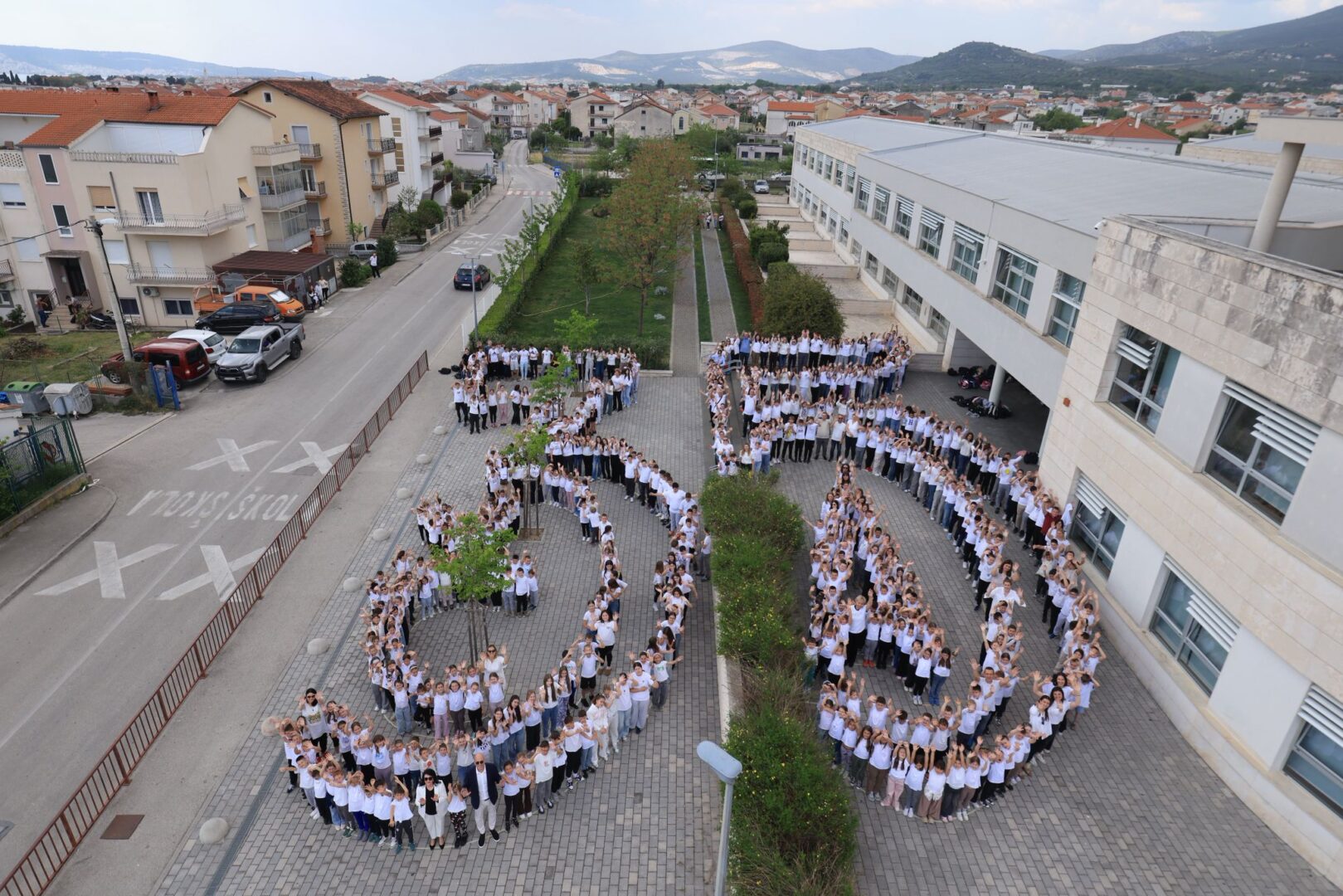 SNIMLJENA MILENIJSKA FOTOGRAFIJA povodom 35. ČAkavske večeri OŠ Bijaći u Kaštel Novom